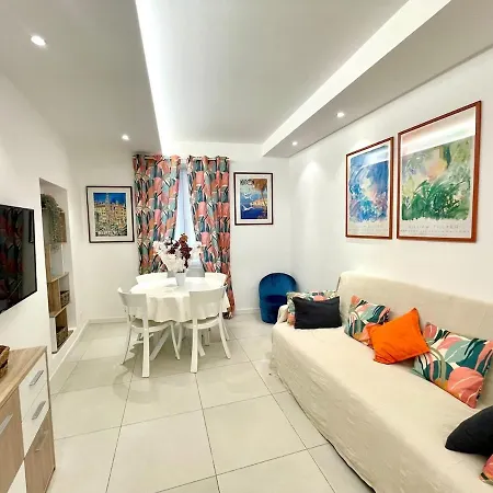 Appartement Le Cap, Beau Trois Pieces Au Coeur De La Vieille